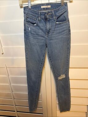 Levi's Women's 721 Skinny Jeans in Light Blue Wash